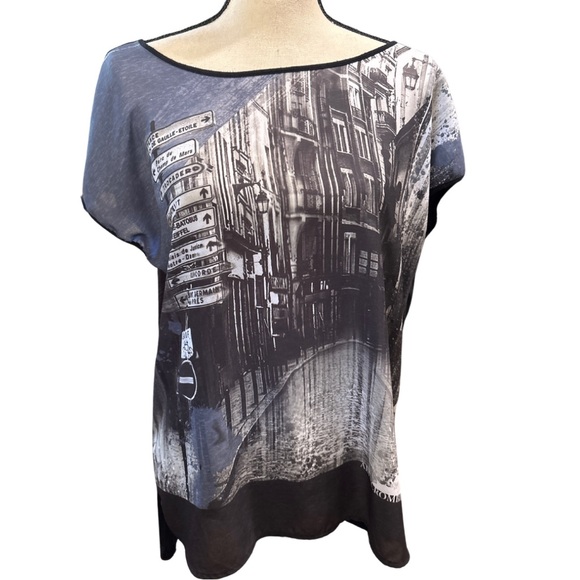 Abercrombie & Fitch Tops - 💻🍁 Abercrombie and Fitch Paris Graphic Black and White size Medium